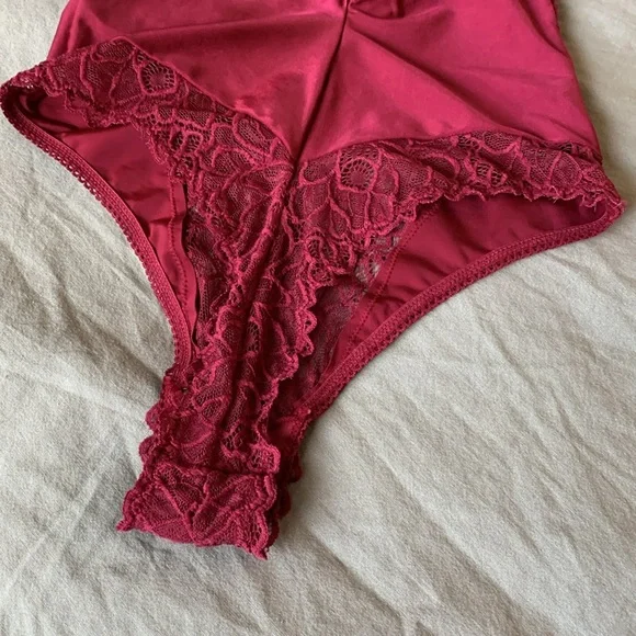 Out From Under by Urban Outfitters Burgundy Lace Thong Underwire Teddy - Picture 6 of 16